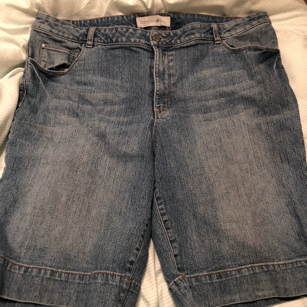 Women’s shorts size 22w